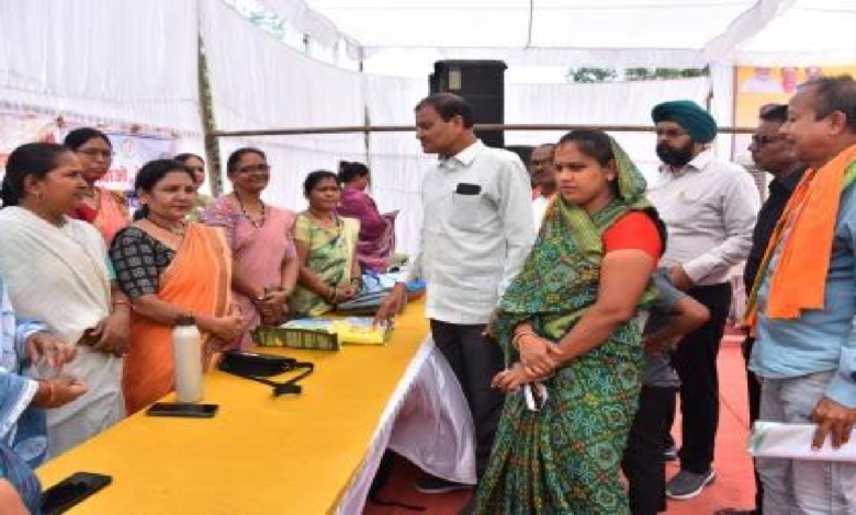 राजनांदगांव : सेवा संकल्प अभियान : 12 वार्डों के लिए लखोली स्कूल मैदान में आयोजित अंतिम शिविर में 53 आवेदन प्राप्त...
