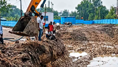 CG : JCB से खुदाई के दौरान टूटी मेन पाइपलाइन, 4 वार्डों में जलसंकट से मचा हाहाकार...