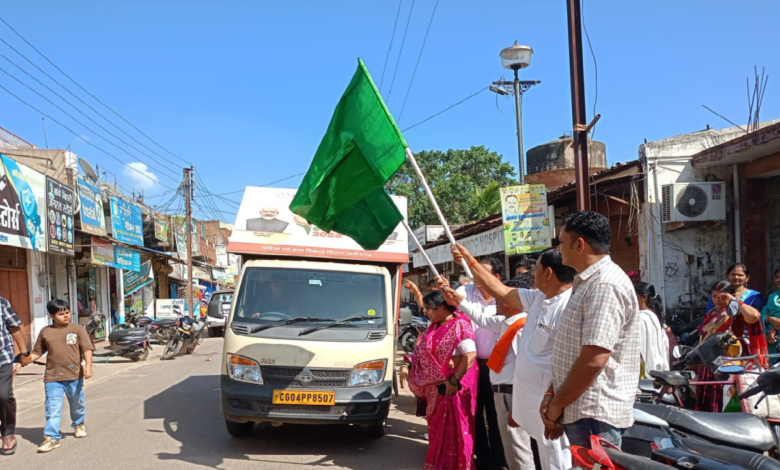 CG : राष्ट्रीय पोषण माह : नगर पालिका अध्यक्ष मुकेश दुबे ने पोषण रथ को हरी झंडी दिखाकर किया रवाना