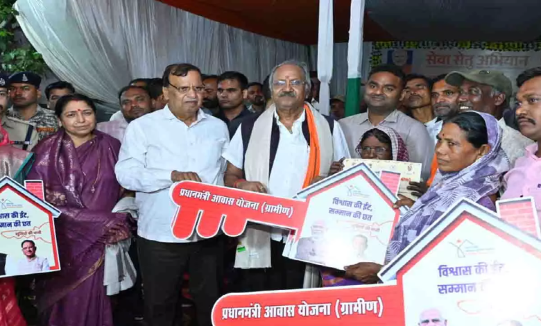 CG : बोड़तरा सेवा सेतु शिविर मे एक छत पर मिली अनेक शासकीय सेवाओं का लाभ