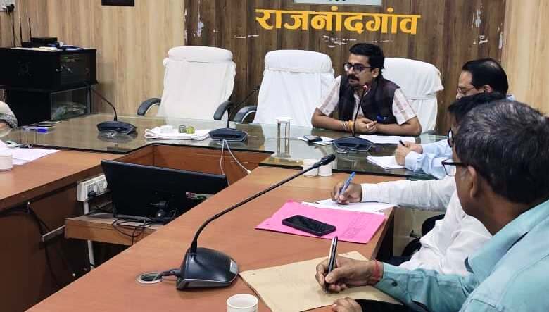 राजनांदगांव : क्वांर नवरात्रि पर डोंगरगढ़ में आयोजित मेला में स्वास्थ्य व्यवस्था के संबंध में निजी अस्पताल संचालकों एवं चिकित्सकों की बैठक संपन्न...
