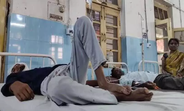 CG : सोने की तैयारी कर रहा था परिवार, बाहर से हुई ईट-पत्थरों की बारिश, तीन पर चाकू से हमला …