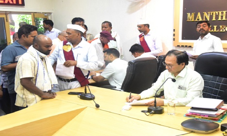 CG : कलेक्टर ने जनदर्शन में सुनी लोगों की समस्याएं …