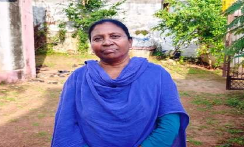CG : जब आंगनबाड़ी कार्यकर्ता आयशा खान को मिला सम्मान, गौरव और उत्साह से खिल उठा चेहरा …