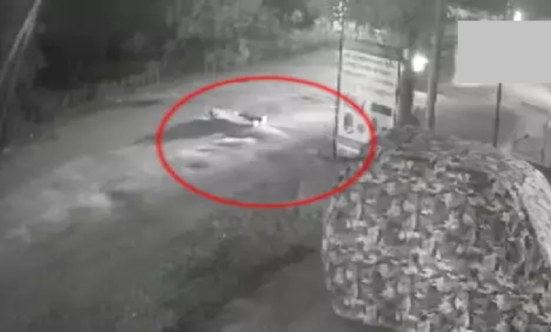 CG : सड़क पर लेटे युवक को कार ने कुचला, CCTV फुटेज में दिखा पूरा घटनाक्रम …
