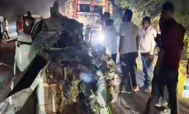 CG : खरोरा में भीषण सड़क हादसा, पुलिसकर्मी समेत दो की मौत …