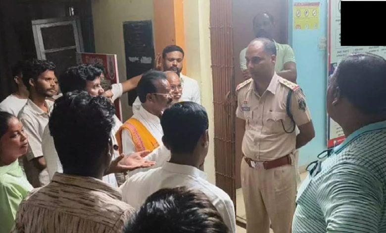 CG : जगराता की फ्लेक्सी हटाने पर बवाल, नगर पालिका अध्यक्ष पर आरोप …