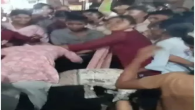 CG : रायपुर में लड़कियों की लड़ाई , छुड़ाने पहुंचे आसपास के लोग …
