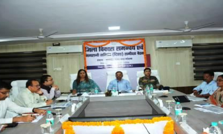 CG : शिक्षा, स्वास्थ्य, कृषि और पेयजल सुविधाओं के सुदृढ़ीकरण पर विशेष ध्यान दें : सांसद संतोष पांडे …