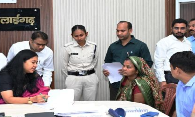 CG : कलेक्टर जनदर्शन में ग्रामीणों की समस्याओं और मांगों की हुई सुनवाई …