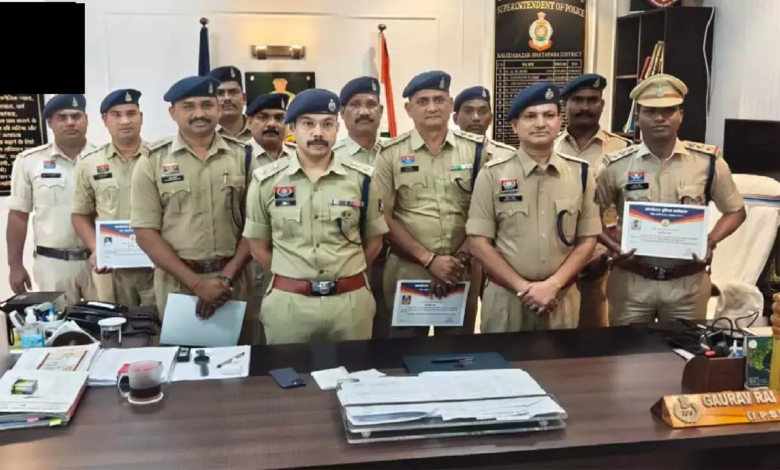 CG : छत्तीसगढ़ पुलिस के 10 जांबाज बने 'कॉप ऑफ द मंथ', SP ने किया सम्मानित …