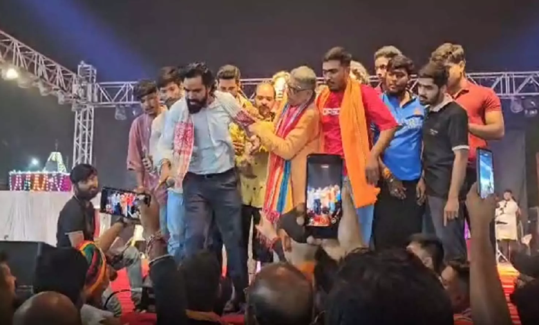 CG : गरबा नाइट में मुस्लिम युवकों की मौजूदगी पर विरोध, जमकर हुआ हंगामा …
