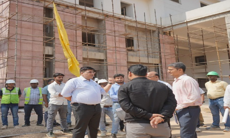CG : कलेक्टर कुणाल दुदावत ने मेडिकल कॉलेज भवन निर्माण कार्य का किया निरीक्षण …