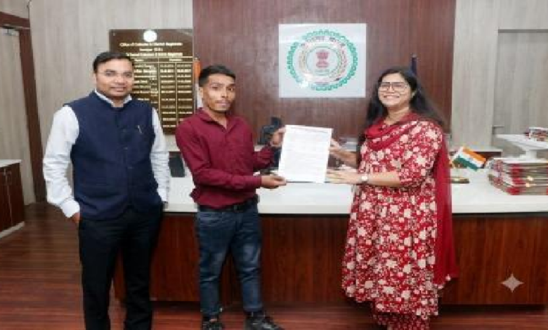 CG : कलेक्टर ने अनुकंपा नियुक्ति पत्र सौंपकर आश्रित परिवार को दिया संबल …