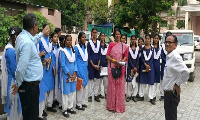 राजनांदगांव : बिटिया/वर्क अभियान के तहत विद्यालयीन छात्राओं को कराया गया विभिन्न कार्यालयों का भ्रमण …