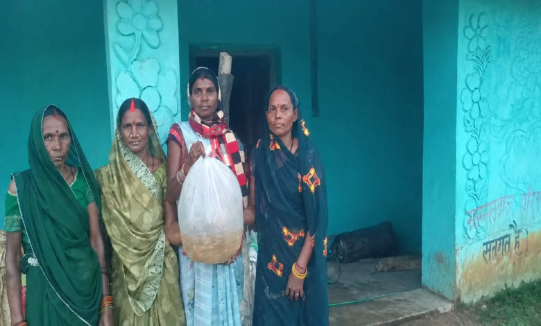 CG : मत्स्य पालन से सशक्त हुईं जय माँ चोढा रानी स्व सहायता समूह की महिलाएं …