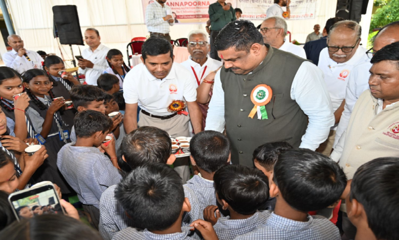शिक्षा मंत्री गजेन्द्र यादव ने स्कूलों में साईंश्योर न्यूट्रिशन पायलट प्रोजेक्ट का किया शुभारंभ ...