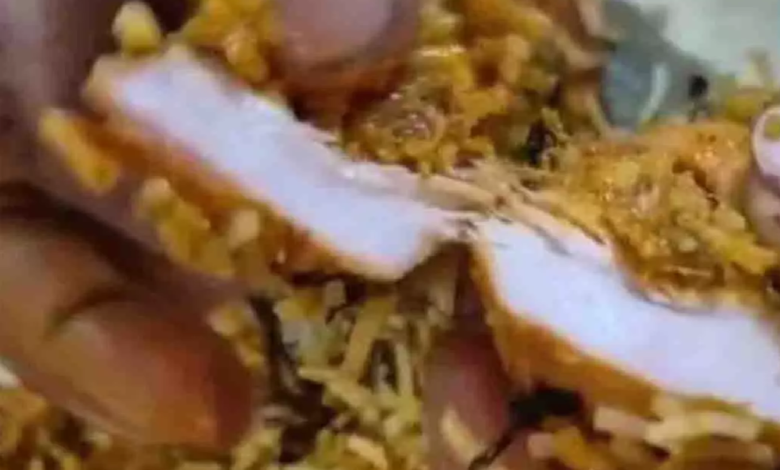 CG : बिलासपुर में शाकाहारी परिवार ने Zomato से मंगवाई पनीर बिरयानी, निकला चिकन! …