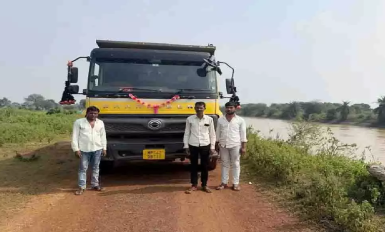 CG : महानदी मुख्य नहर पर दौड़ रहे लोडेड हाईवा, नहर टूटने से गांवों में बाढ़ का खतरा …