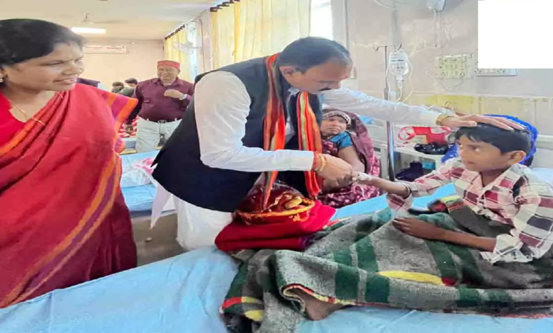 CG : केल्हारी बस हादसा! स्वास्थ्य मंत्री निजी कार्यक्रम छोड़कर घायलों को देखने पहुंचे अस्पताल; 6 लोगों की हुई थी मौत …
