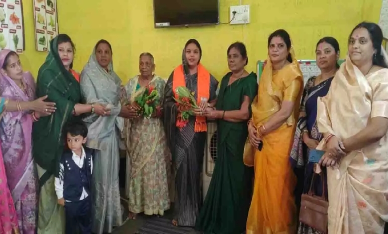 CG : आंगन मिलन सेवा के तहत बेलसोंडा के आंगनबाड़ी केंद्र में हुआ आत्मीय मिलन …