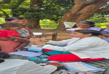 सेवा संकल्प अभियान : 8 किलोमीटर पैदल चलकर बेंगपाल पहुंची स्वास्थ्य टीम, पेड़ की छांव बनी अस्पताल ...