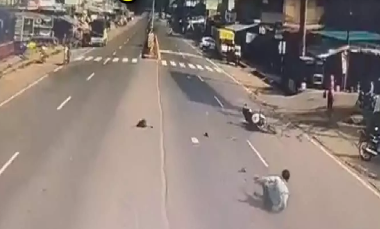 CG : तेज रफ्तार बाइक सीधे ट्रक से जा भिड़ी, CCTV में कैद हुआ दिल दहला देने वाला हादसा…