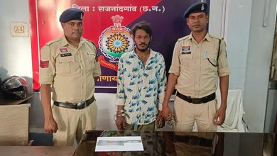 Rajnandgaon : सोमनी बाजार चौक में धारदार हथियार लहराकर लोगों को डराने वाला आरोपी गिरफ्तार - आरोपी के कब्जे से धारदार फरसानुमा चाकू जप्त