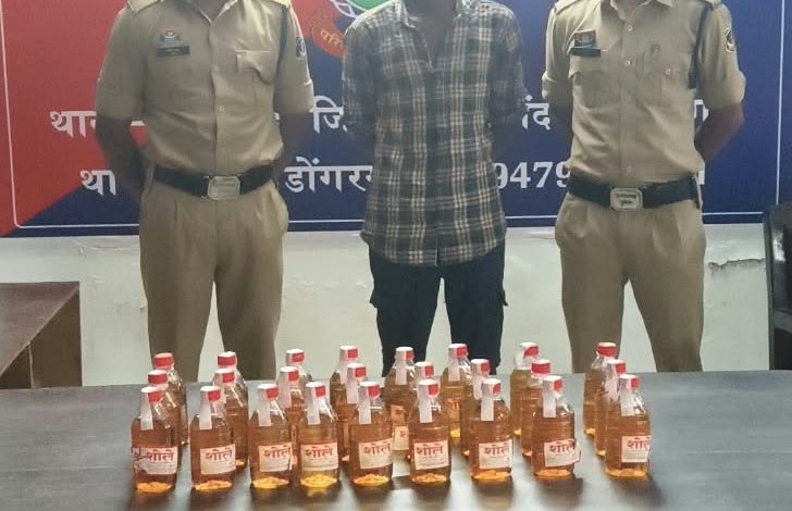 Rajnandgaon : अवैध शराब बिक्री पर डोंगरगढ़ पुलिस की लगातार कार्रवाई।